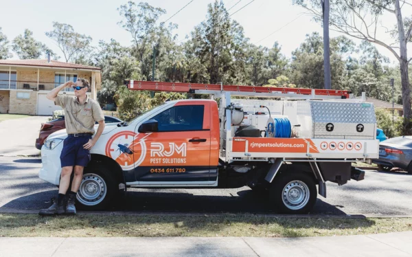 Expert with RJM Pest Solutions car